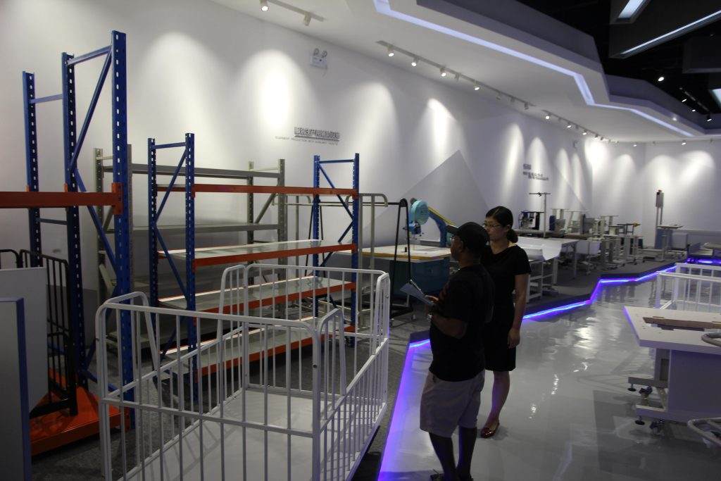 Hk customer visit our xido machine show room and buy our table.